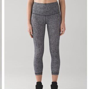 Lululemon Wunder Under Crop (Hi-Rise) (21") Line Up White Black Size 6